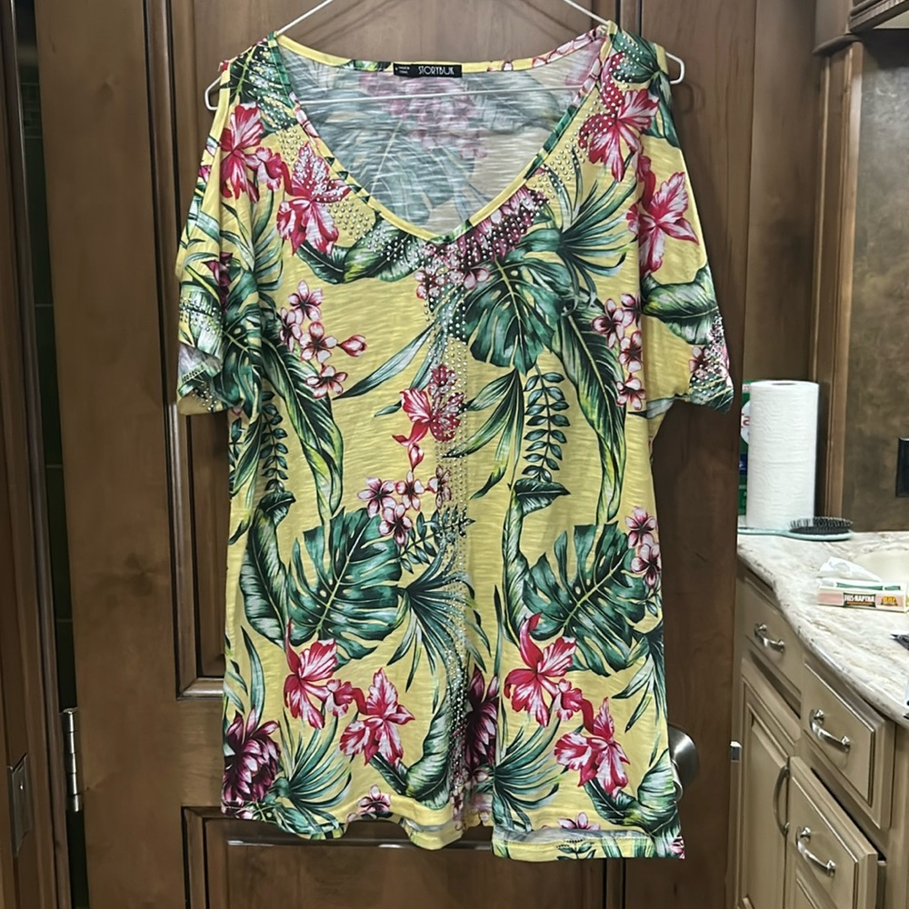 Storybuk Floral Top With Metal Studs Size Medium.